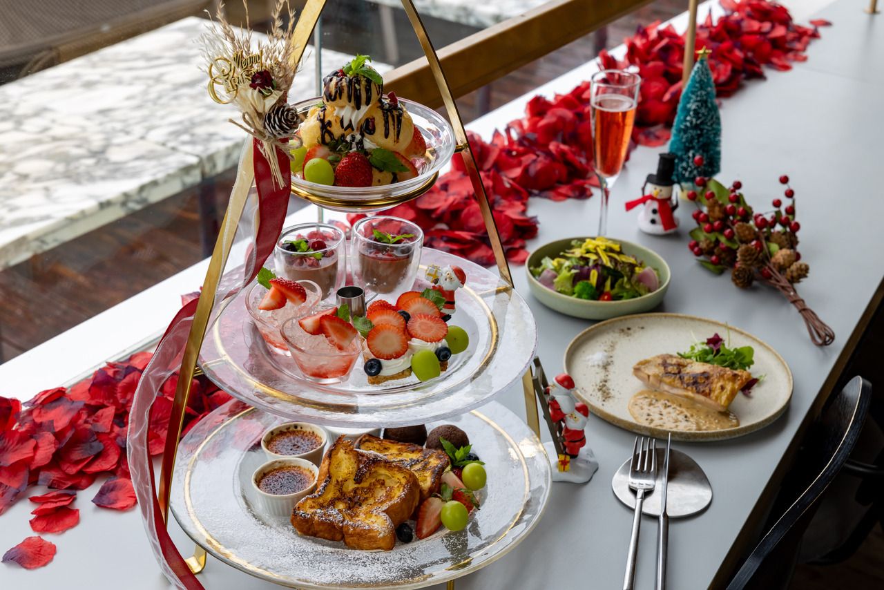 【ランチ＆90分フリーフロー付】イチゴのクリスマスアフタヌーンデザート ランチセット