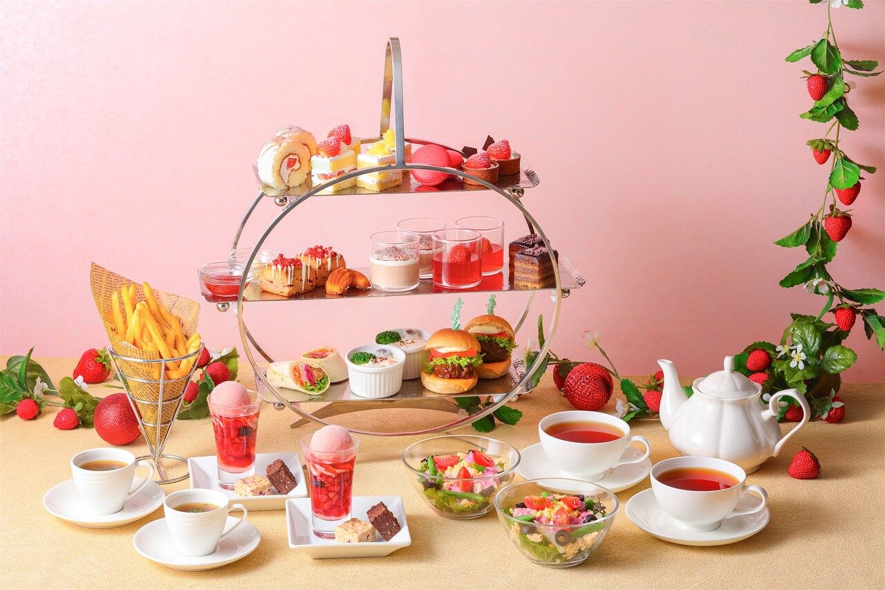 【2025年12月1日～2026年1月4日】【150分制・窓側席確約・乾杯用モクテル付】アフタヌーンティーセット🍓～いちご＆チョコレート～