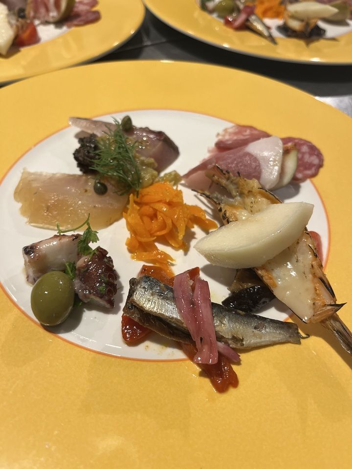 Bコース(メイン1種 魚or肉) 前菜+パン＋スープ＋プチデザート＋コーヒー