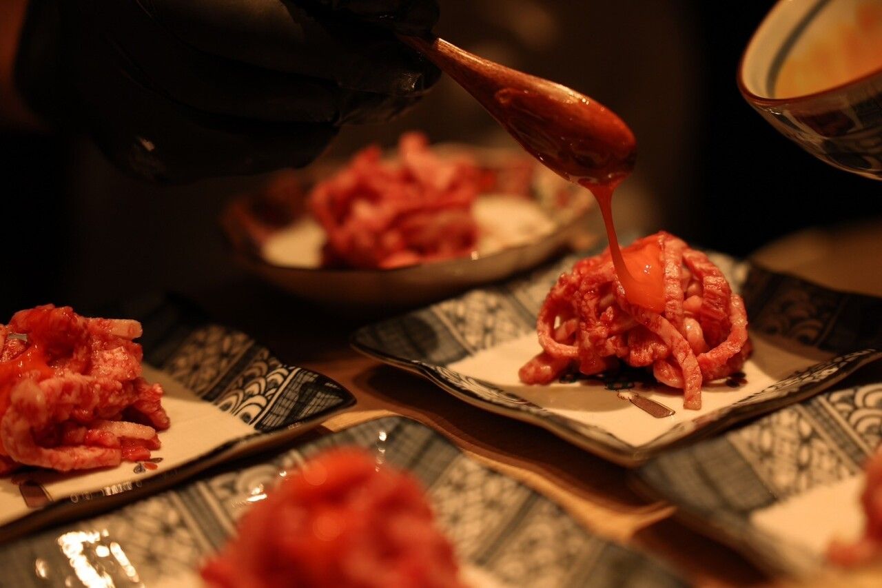 ★Bagong kurso [WELCOME TO JAPAN course] Ito ang pinakamataas na klase na kurso kung saan maaari mong tangkilikin ang pinakamasasarap na yakiniku dish na maaari lamang kainin dito, kabilang ang "Mythical Purebred Tajima Beef", ang imperyal na pamilya ng wagyu beef world na nanalo ng maraming parangal.