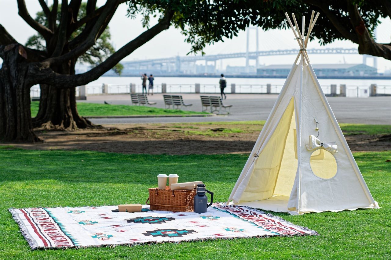 【山下公園の芝生でちょっとリッチなピクニック体験♪】オシャレなテントとマット、お食事の付いたプレミアム・ピクニックセット！