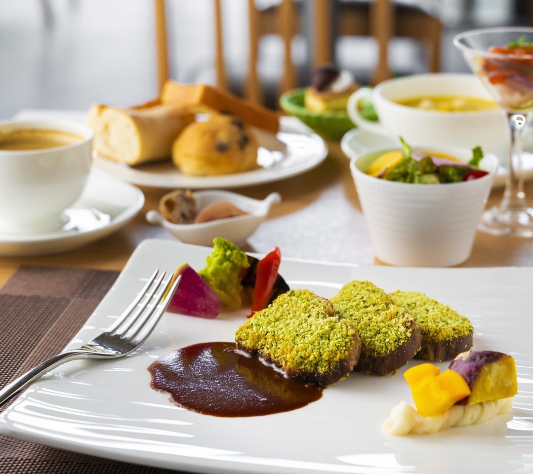 [New Year's Lunch Buffet] Special main dish + half buffet style