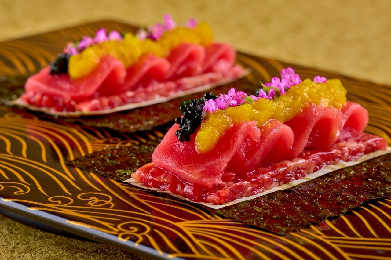 Private room guaranteed [Umeda Ushimitsu Opening Commemorative Course] We offer six carefully selected grilled dishes, including "Wagyu and Tuna Yukhoe Dog," "Wagyu Fillet Brioche Cutlet Sandwich," and "Selected Loin Yaki Sukiyaki - Blended Sauce, Rich Egg Yolk."