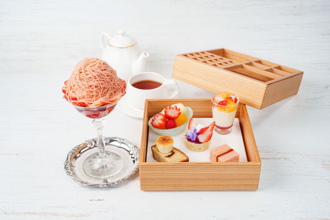 お正月限定組子箱といちごモンブランのミニパフェ(コーヒーまたは紅茶付)