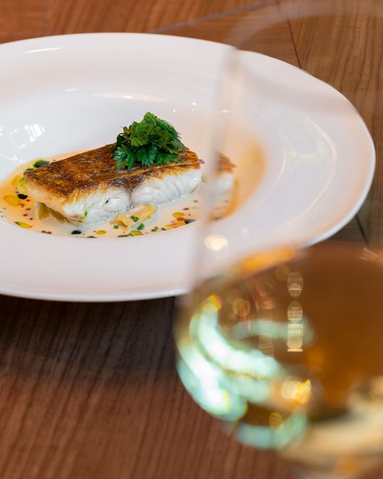 【场景】开胃菜、主菜、甜点，共3道菜。