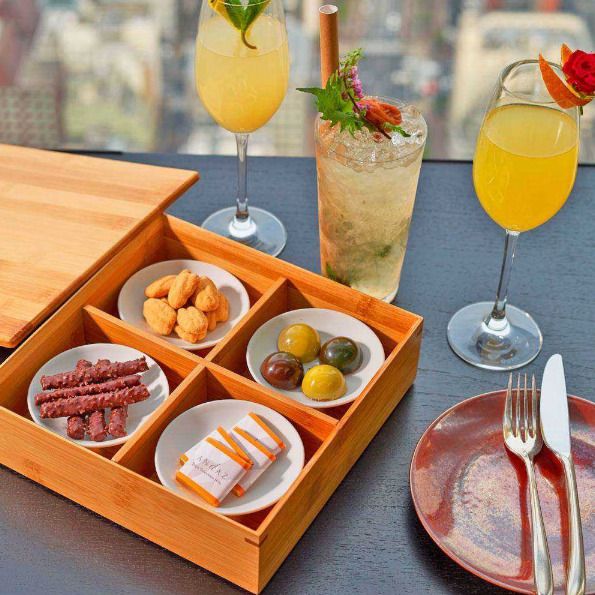【Rooftop Bar】Chocolate box + 3 Drinks (from March 1st)