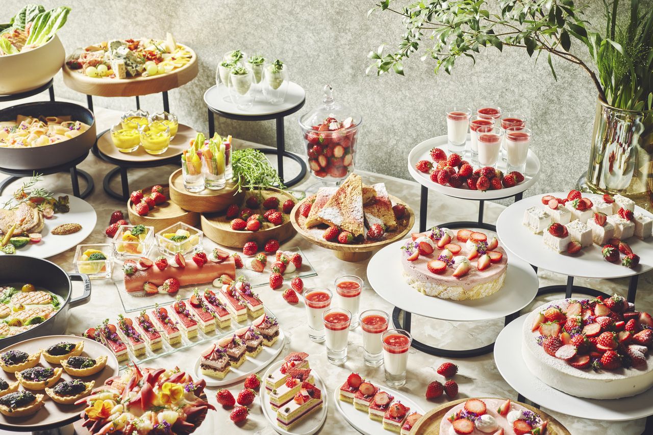 【Weekdays】Lunch & Sweets Buffet – Strawberry Selection