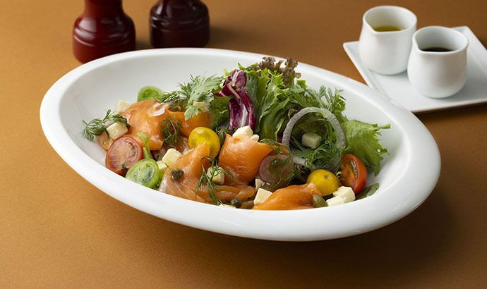 【8:00‐9:30入店】フレッシュサラダ バケットローストパン オーガニックオリーブオイル付き