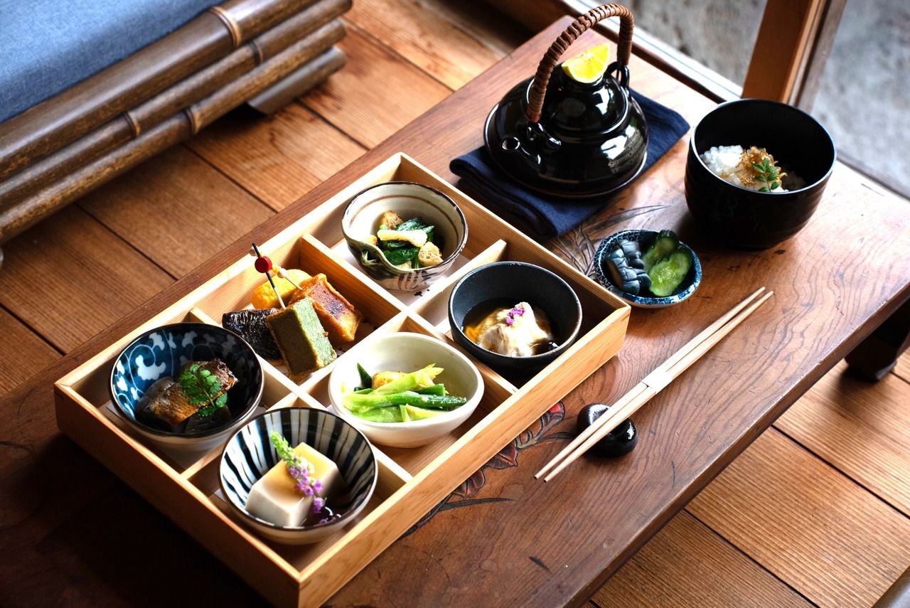 Enjoy a variety of obanzai dishes to your heart's content with the Ginkaku Gozen meal.