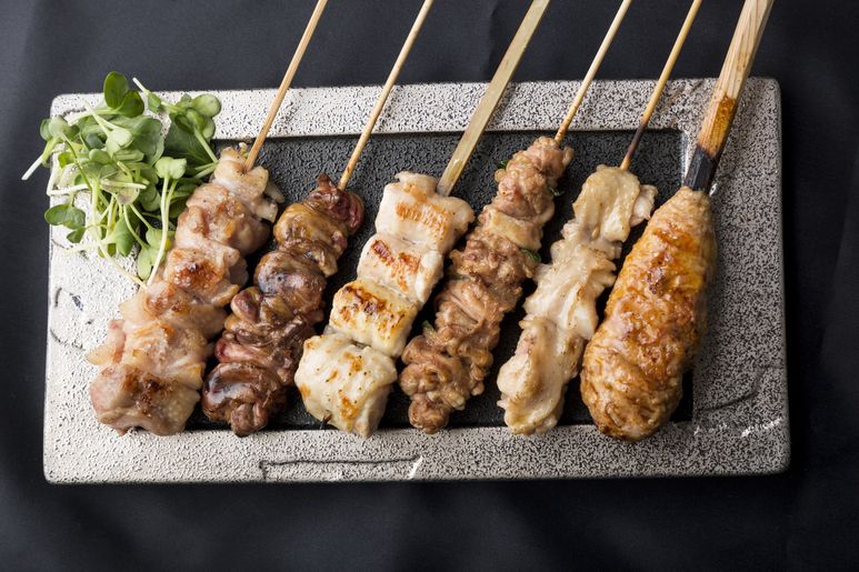 Piatto di Yakitori di pollo selezionato appositamente (Matsu) ◆ Bevande premium all-you-can-drink per 3 ore incluse 17 portate