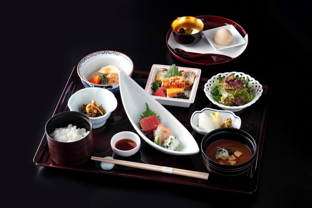 【平日限定】　紀尾井御膳 (ﾚｯﾄﾞﾛｰｽﾞｶﾞｰﾃﾞﾝ入場券付き)