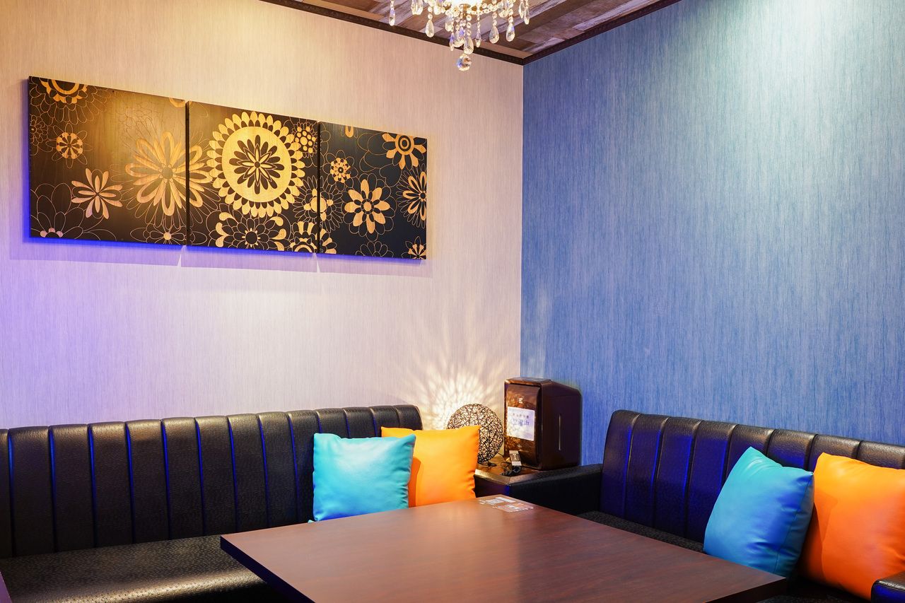 [Oshikatsu Afternoon Tea] A colorful stand decorated with your favorite color + 2 hours of free cafe time