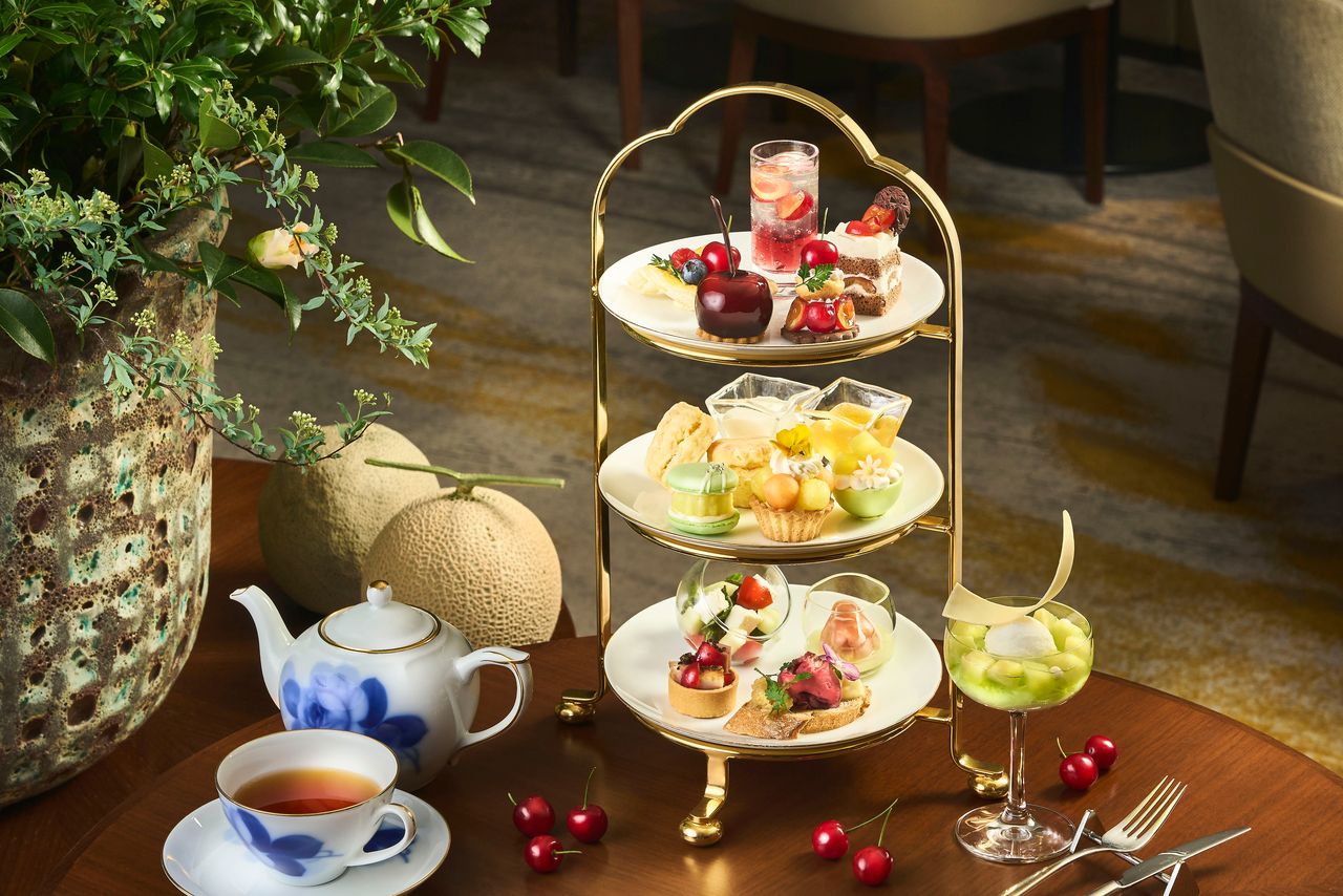 [Includes a baked goods souvenir] AFTERNOON TEA --- Crown Melon and Sato Nishiki Cherry Afternoon Tea (June 1st - June 30th) ---
