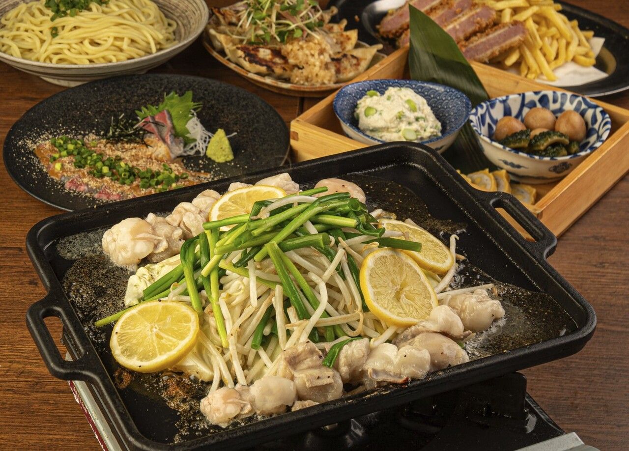 【池袋限定宴会プラン】博多もつ鍋orレモン香るもつ鉄板焼きから選べるメイン×胡麻ぶりなど全8品　2時間飲み放題付き4,000円　