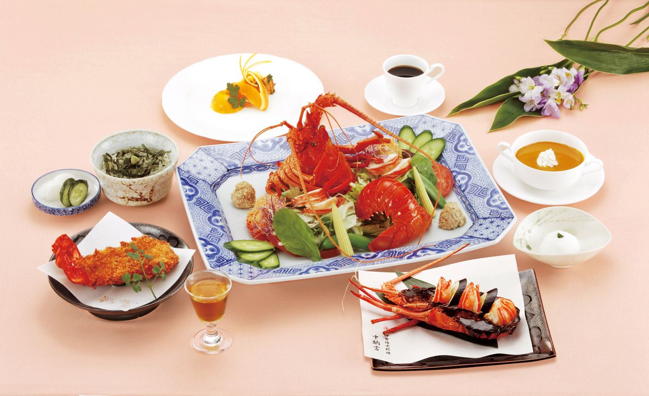 Lunch Course [Akebono]: A 9-course meal including grilled spiny lobster, salad, and soup. A lunch-only course where you can enjoy the exquisite spiny lobster with all your senses.