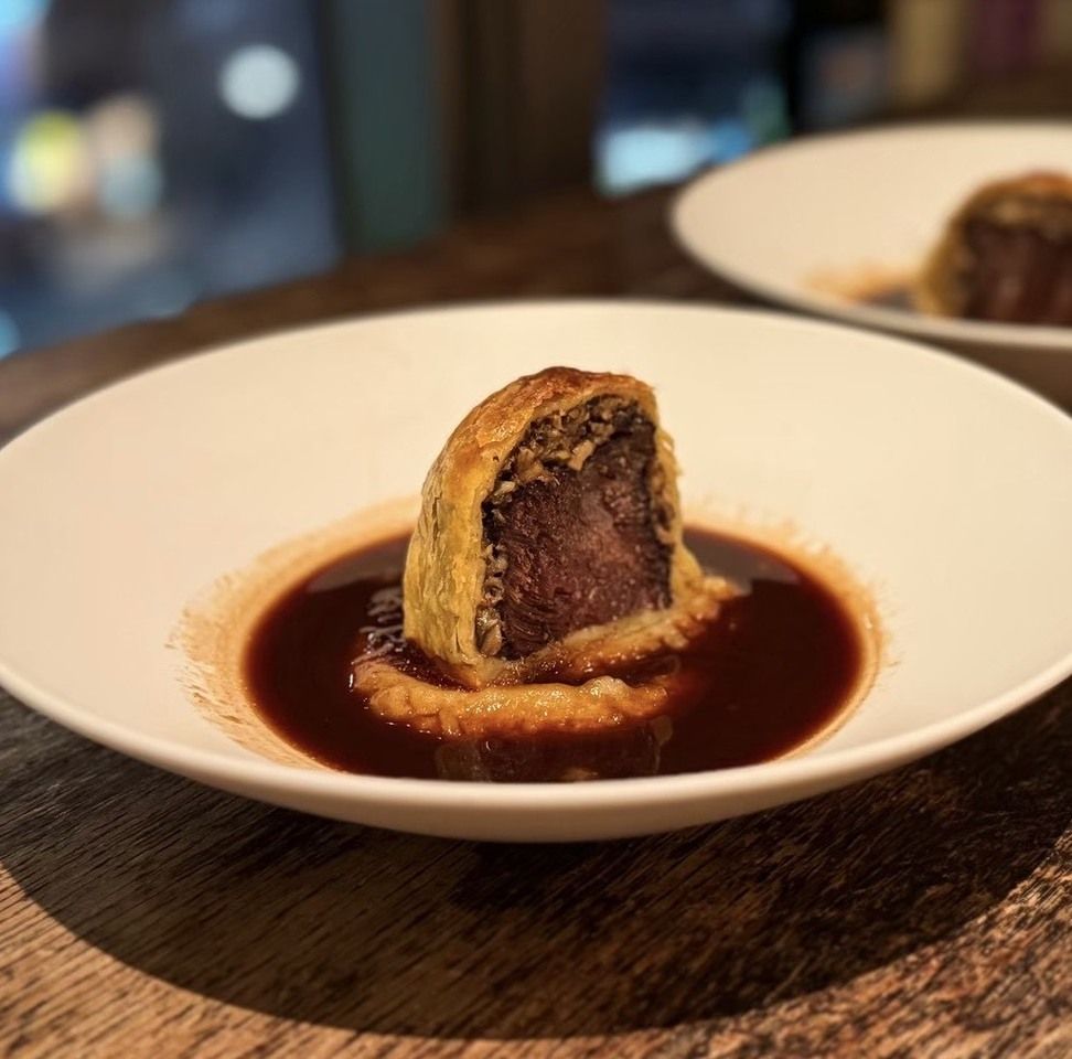 【名物のパイ包み焼きを含む全5品のショートコース】季節のアミューズ / 前菜 / メイン料理 / 〆 /デザート