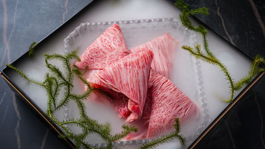 【A5-geranktes Omi-Rind – „Towa-Kurs“】~Spezieller Kurs zum Genießen von Sukiyaki und Shabu-Shabu~