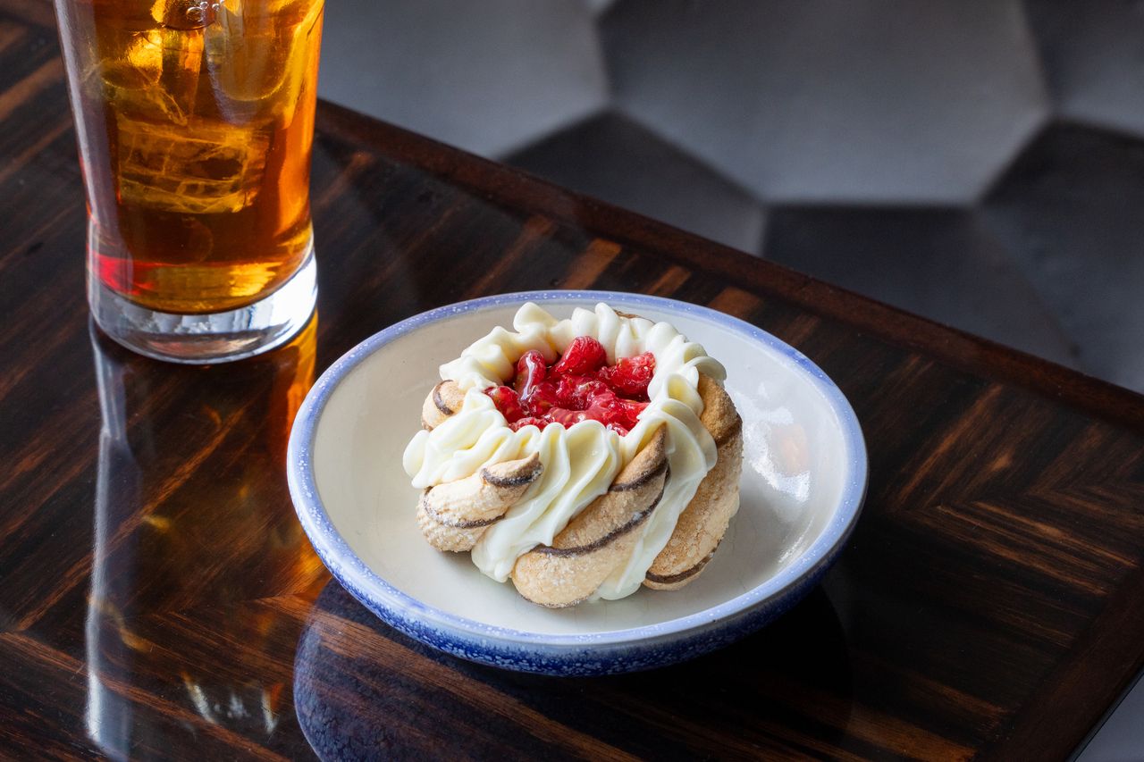 Charlotte aux framboises ＋A Beverage of Your Choice (90-min. seating)