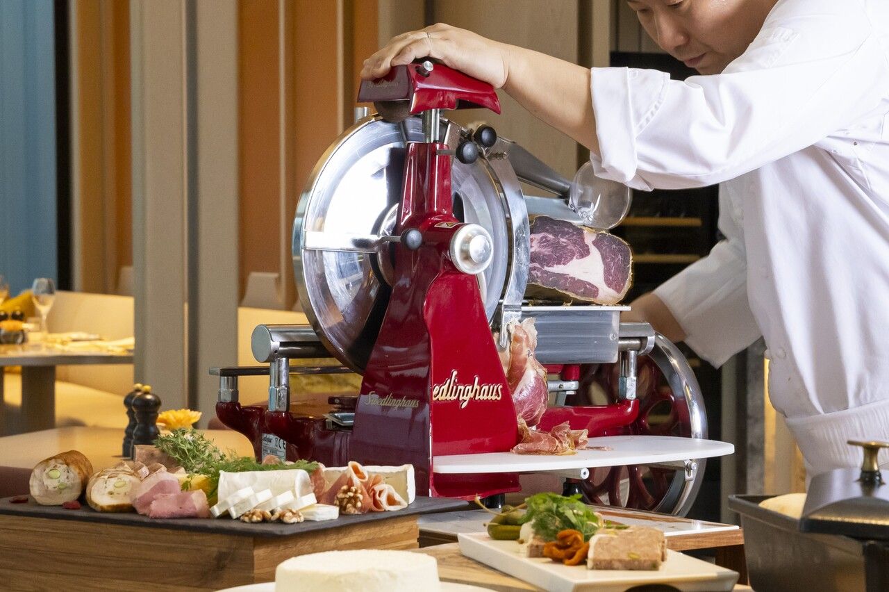 Jolie Signature Brunch /Free Flow Soft Drinks
