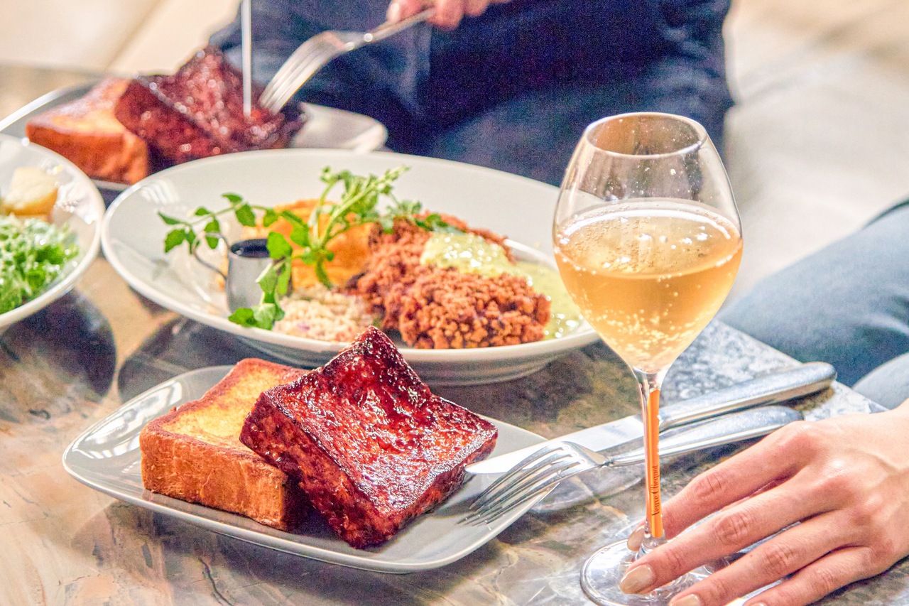 【BrunchTime】‘’Brunch Course ” 選べるメインディッシュと特製フレンチトースト×サラダ×カフェ