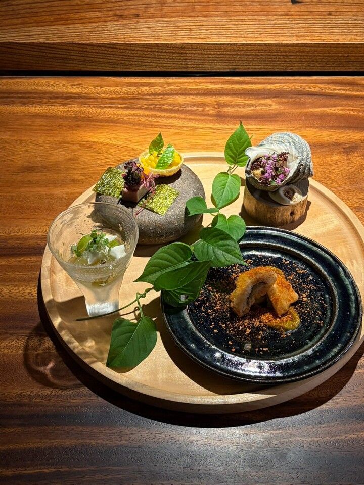 【Dinner】A seasonal Italian course featuring herbal Japanese Wagyu beef grilled over firewood.