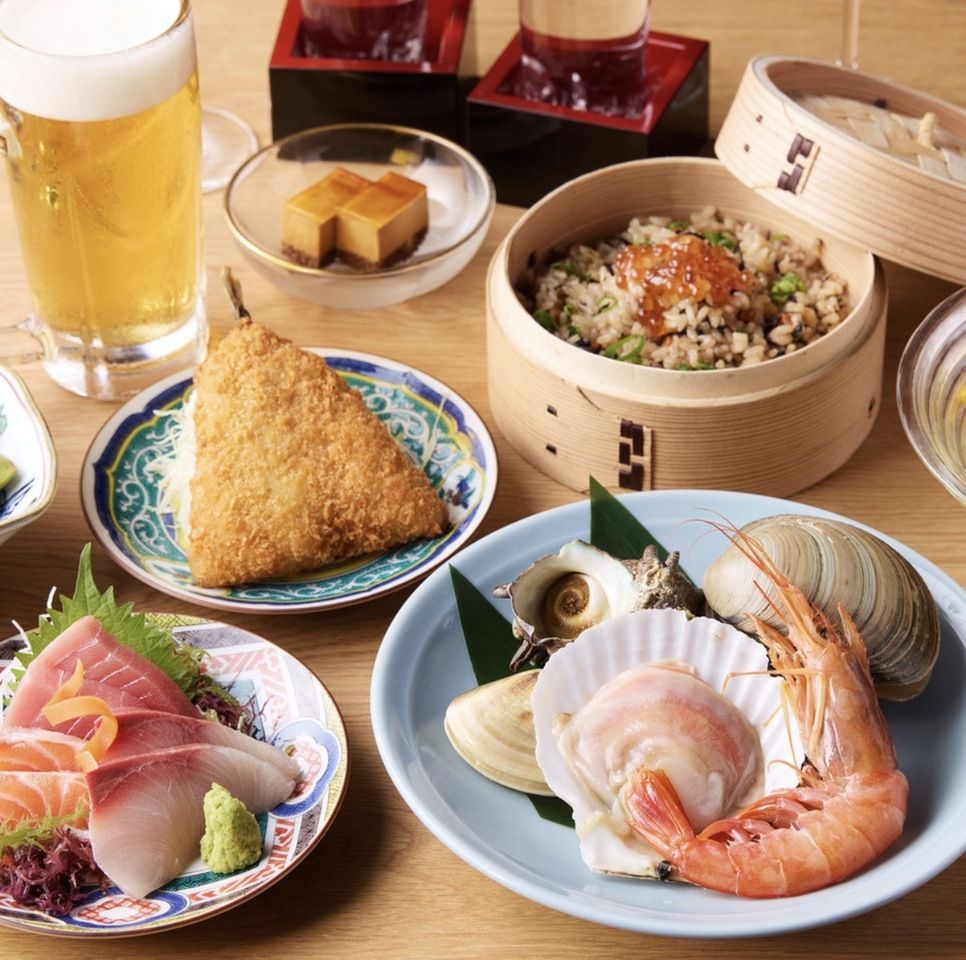【One private grill per person ★ Ama Beach BBQ】 ‘Beach BBQ Enjoyment Course’: 5 kinds of seafood grilled on the beach and a platter of 3 fresh fish varieties – a total of 7 dishes for 5,800 yen♪ Use your very own grill to cook your favorite seafood to your preferred level of doneness. Enjoy Ama-jo’s signature “individual beach BBQ” experience!