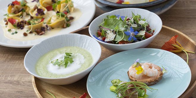 Bar & Dining "Clouds"