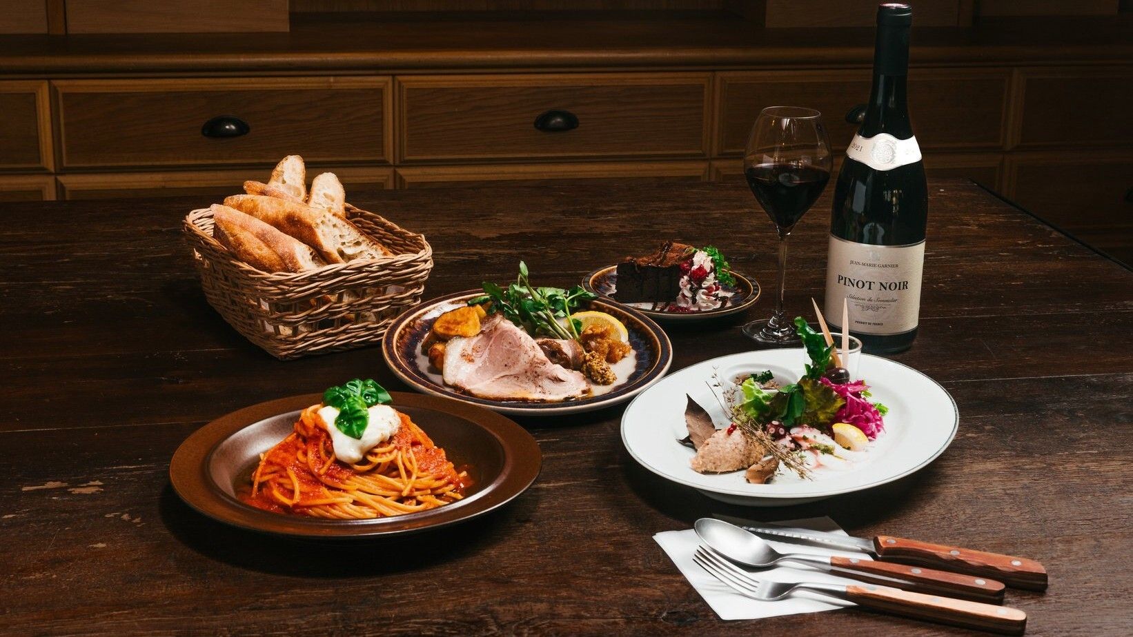 Hikidashi Cafe & Restaurant