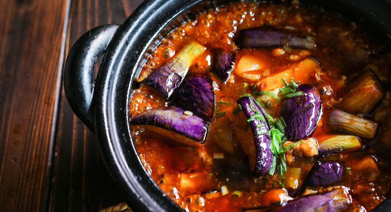Eggplant with Spicy Bean Sauce in Hot Pot (Vegetables)