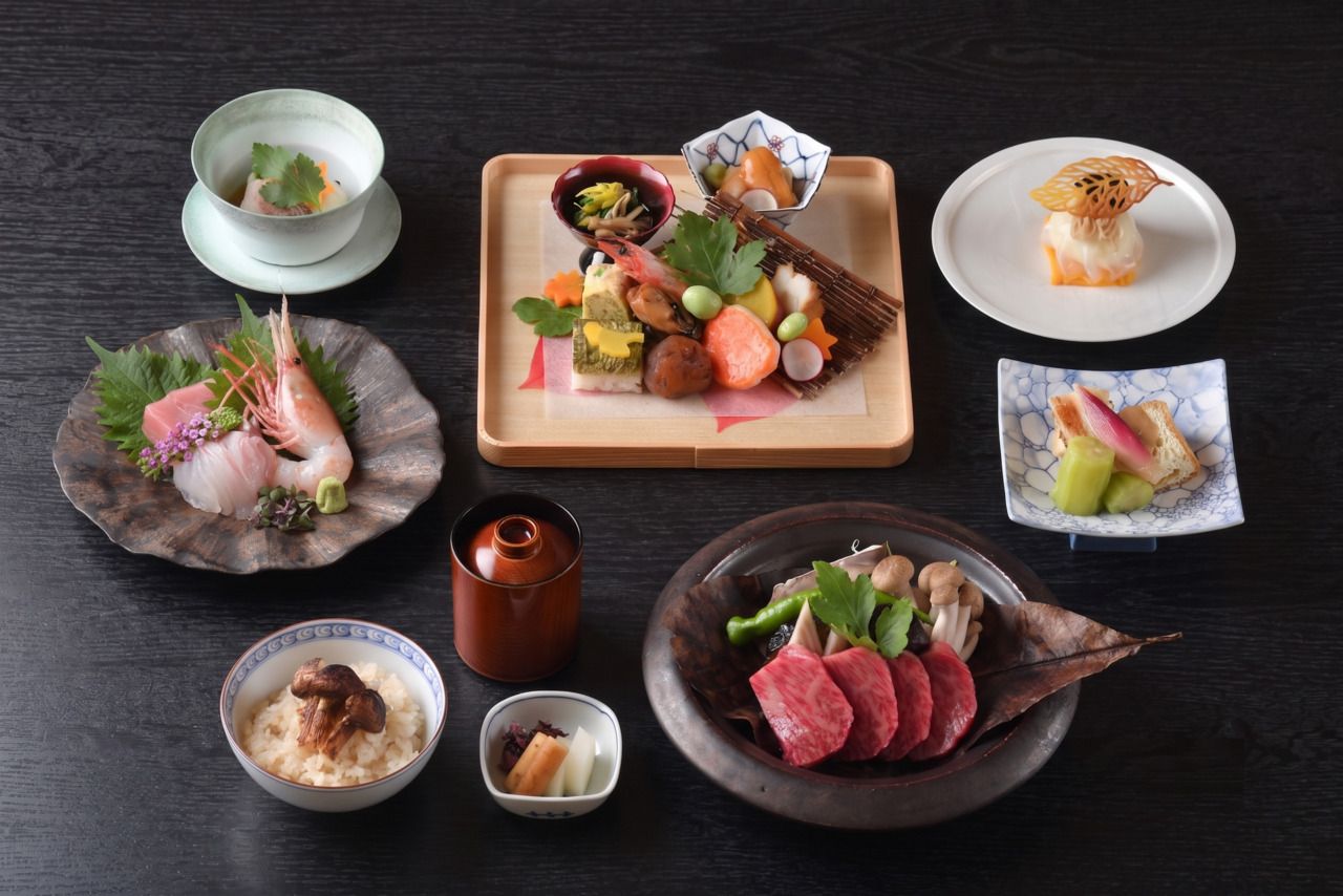 9月10月会席　【一人ひと鍋】ふらの和牛朴葉味噌焼きと松茸御飯　16,500円