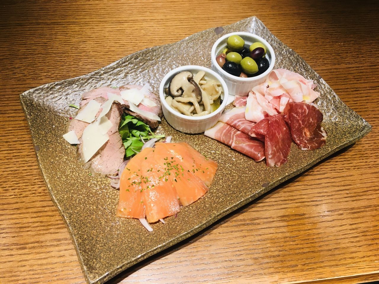 前菜の盛り合わせ　2〜3人前