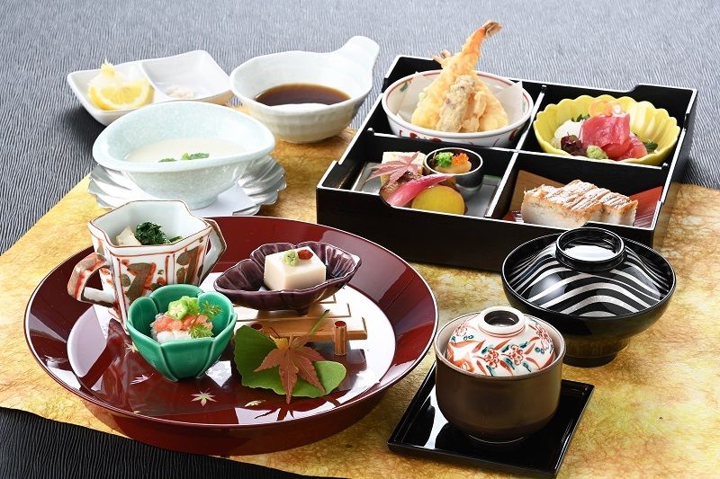 季節の贅沢松花堂弁当