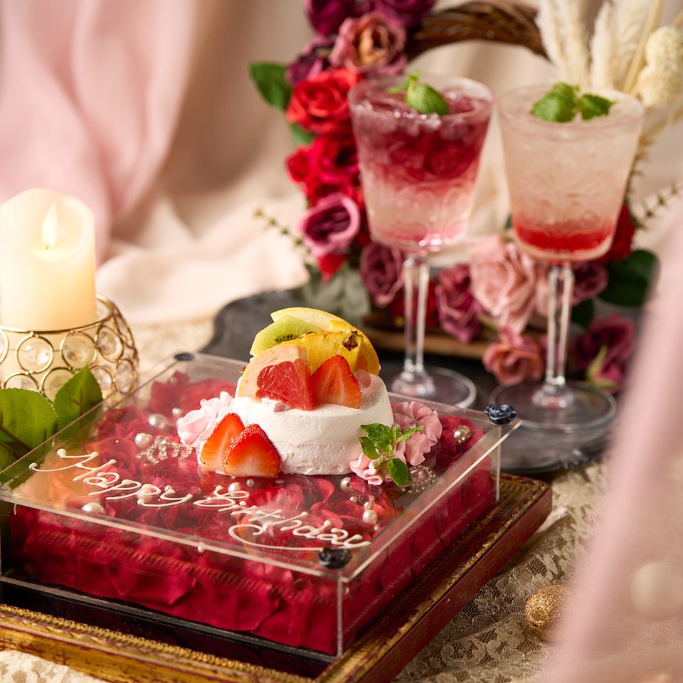 [Gourmet Dinner BD-A] Comes with a strawberry candle framed cake in a rose box and an anniversary cocktail! 8 dishes and 5 plates including "Grilled carefully selected beef x grilled red sea bream with herbs and breadcrumbs" 