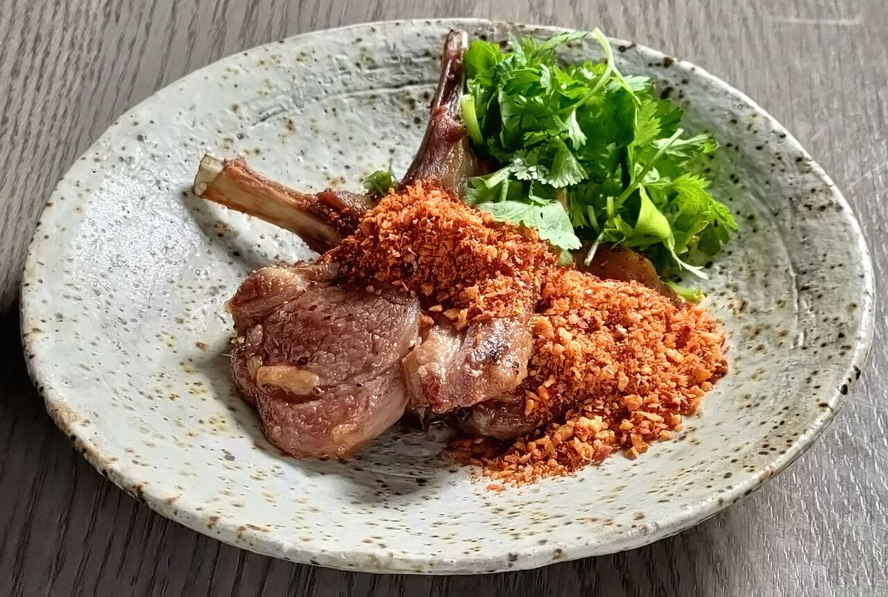 A higher-grade luxury plan that uses plenty of carefully selected ingredients such as Japanese beef steak and sashimi.