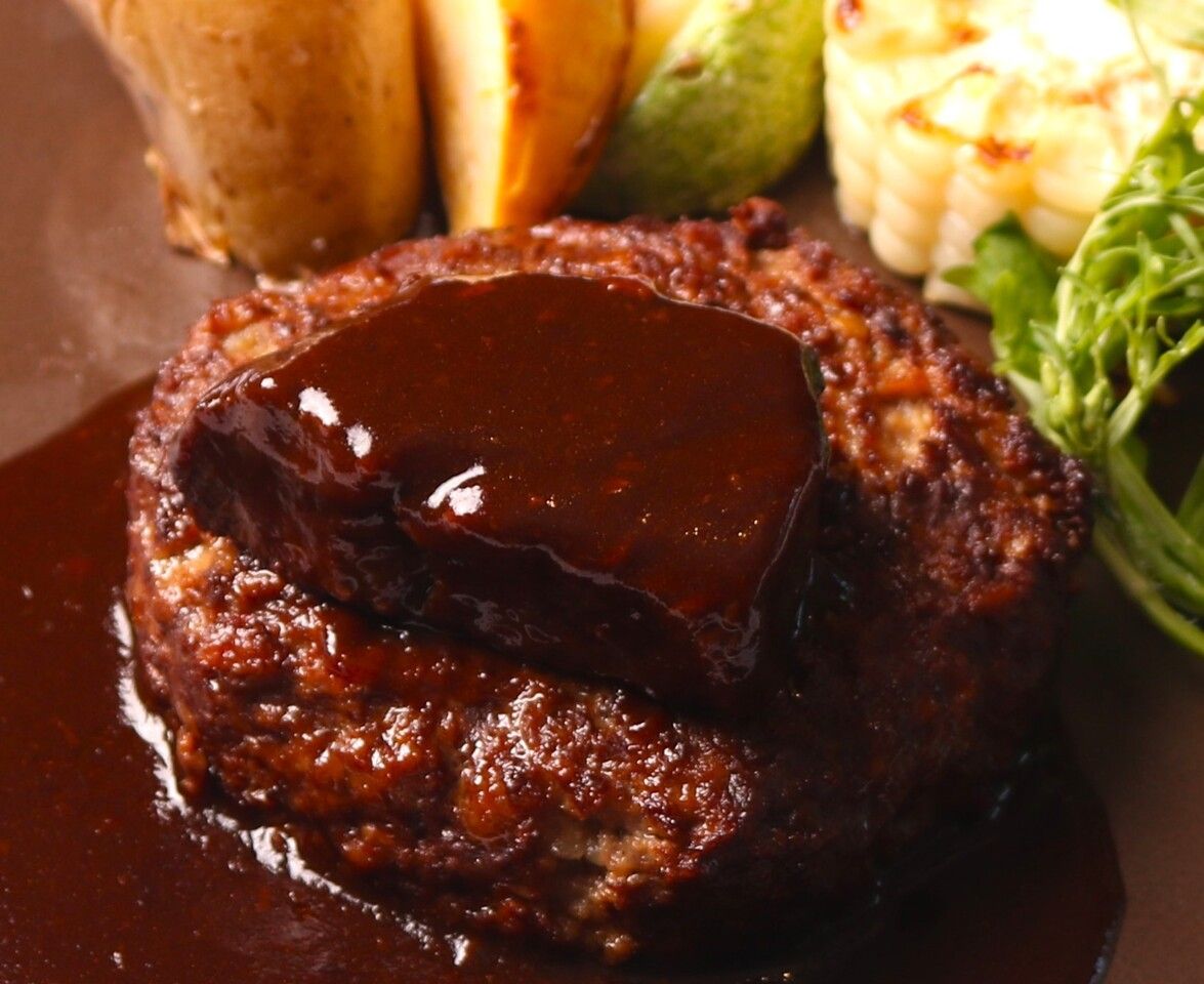 ランチタイム限定コース「プランツォ」牛ホホ肉の煮込みをのせた特製ハンバーグステーキコース