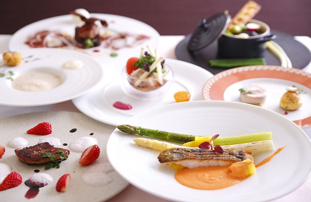 【オマール海老を堪能！　おまかせディナーコース】メインディッシュには黒毛和牛A5肉、人気のオマール海老料理もお楽しみください