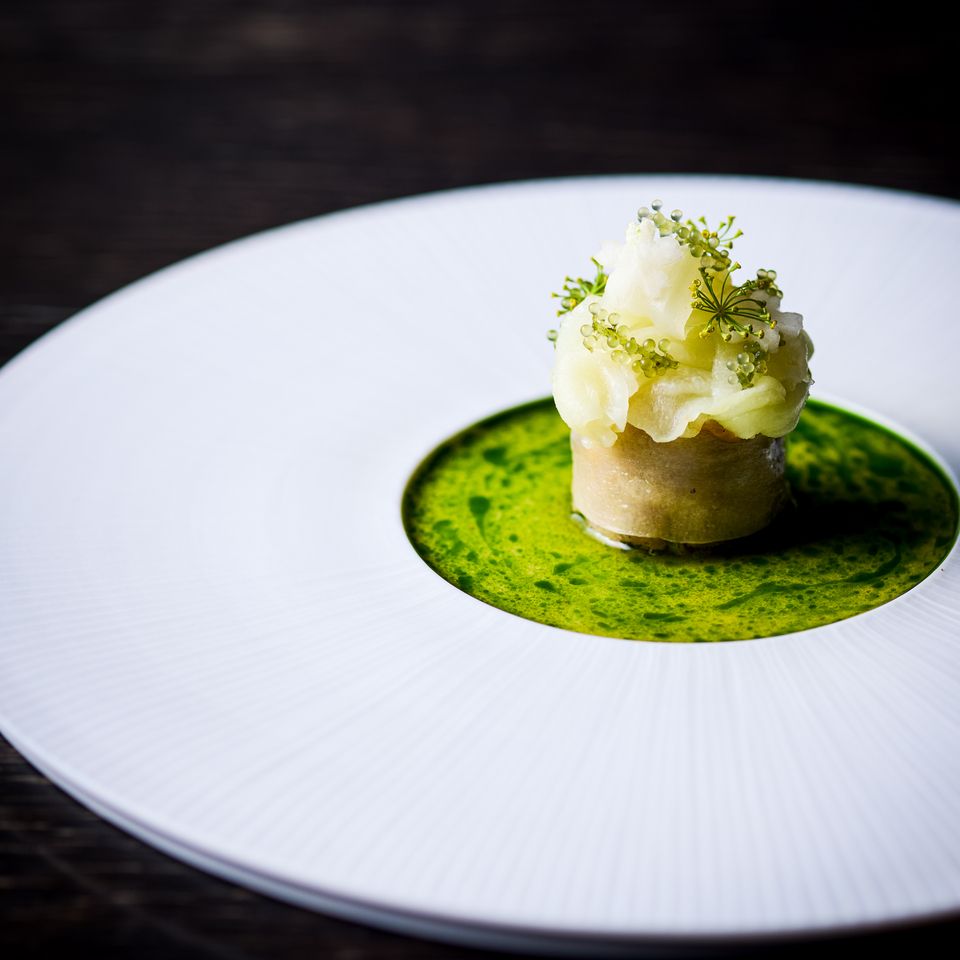 ຕັ້ງແຕ່ວັນທີ 1 ເດືອນທັນວາ <ອາຫານທ່ຽງ> ຫຼັກສູດ Omakase ຂອງອາຫານປະມານ 10 ເຍື່ອງໂດຍນໍາໃຊ້ສ່ວນປະກອບຕາມລະດູການທີ່ເລືອກຢ່າງລະມັດລະວັງ (ເນື້ອໃນດຽວກັນກັບອາຫານຄ່ໍາ).