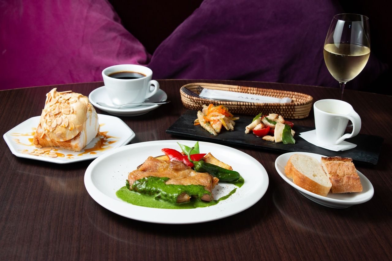 [Weekend-only lunch course, 2-hour seating] ~ Toast drink + salad + main dish + dessert + CAFE