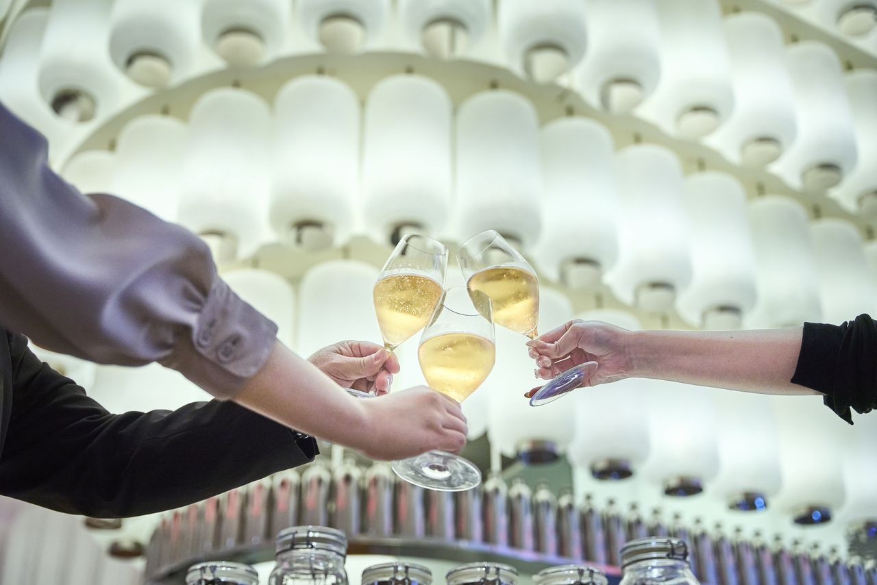 FUEL AS LIVING ROOM W 大阪原创饮品畅饮