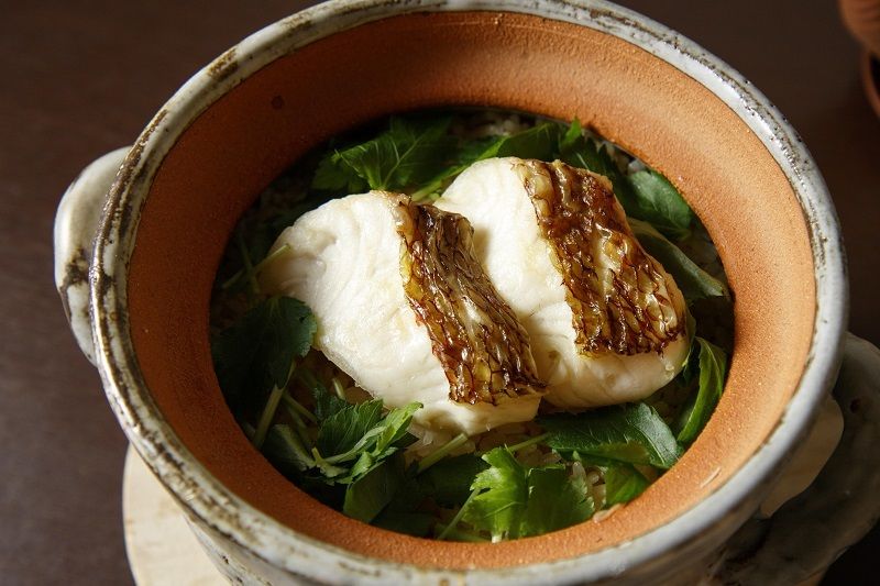  Limited quantity and online reservation only [Hyuga Taimeshi Gozen] Assortment of eight seasonal vegetables including Japanese black beef and red sea bream clay pot rice