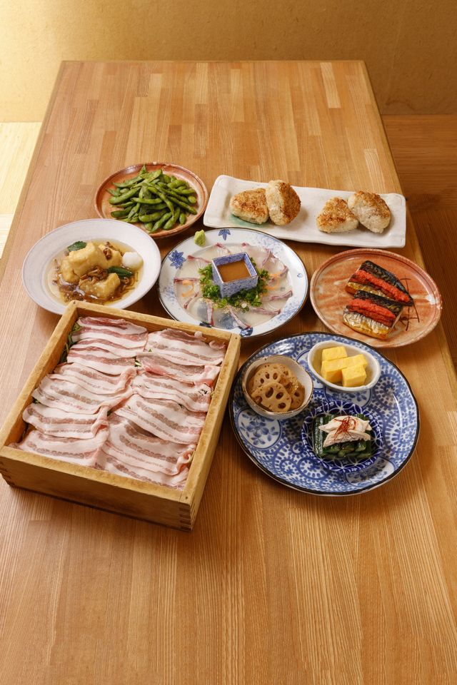 名物国産豚の蒸籠蒸し×おばんざい3種盛合せなど全9品7皿【2h飲み放題付き】 5000円(税込)