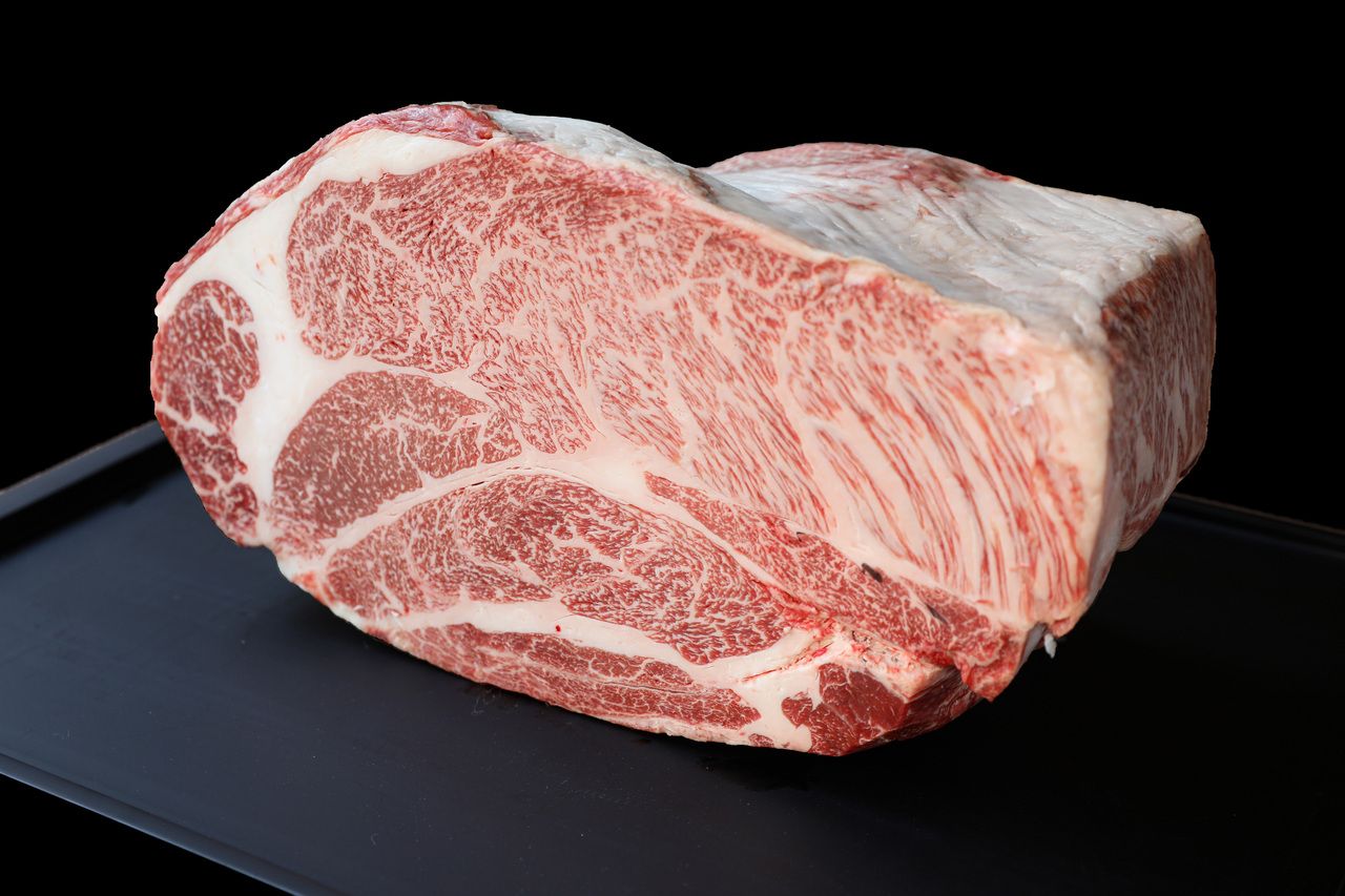 វគ្គសិក្សាសាច់គោ A5 Wagyu (សាច់គោ Saga ឬសាច់គោ Miyazaki បម្រើជារៀងរាល់ថ្ងៃ)