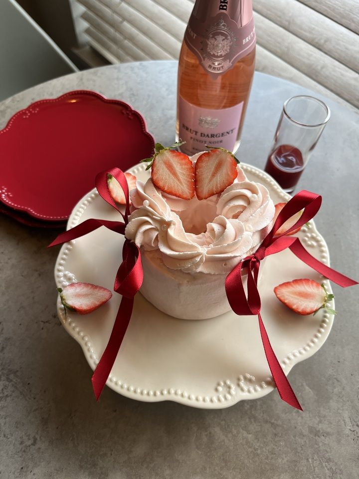 ●【2名様でご来店】アニバーサリープラン　ミニホールケーキ1つ＋お好きなドリンク1人1杯＋スパークリングワイン（ハーフボトル）1本付