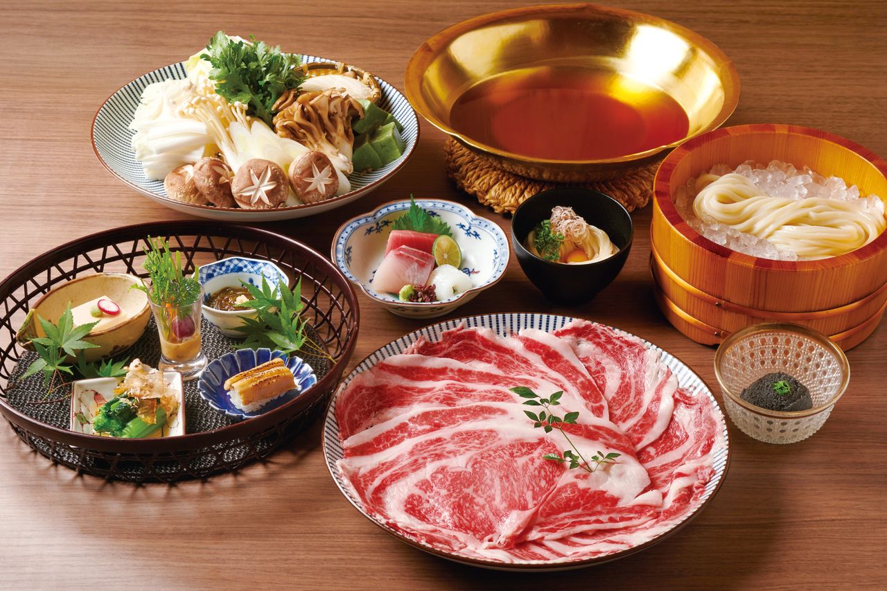 Shabu-Shabu hot pot (7,000 yen) + 2h all-you-can-drink = 9,000 yen