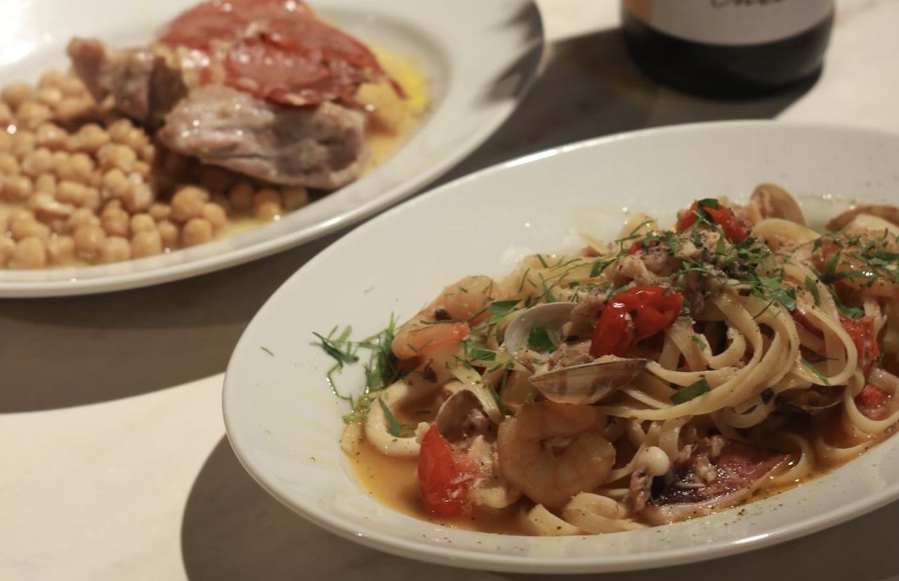 Reservations for seats only (meal use)