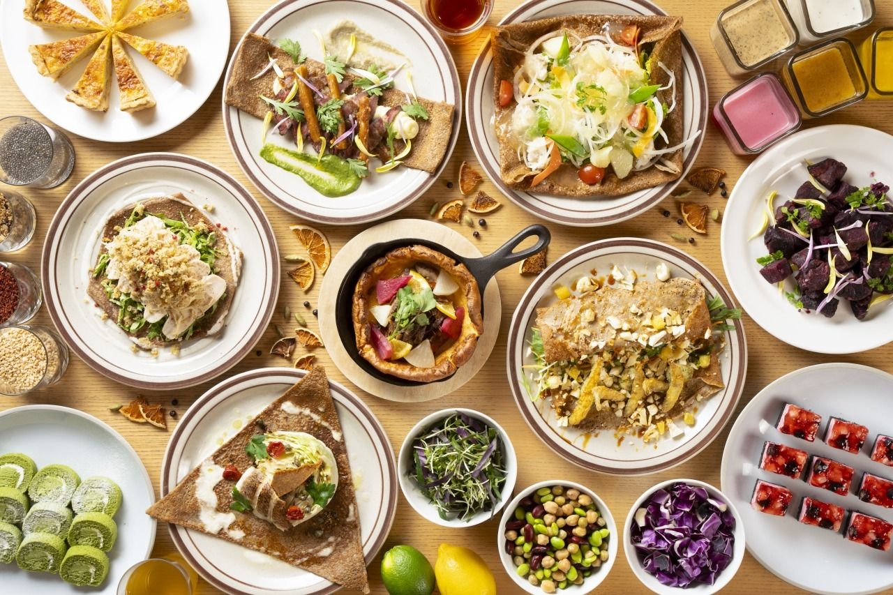 【公式】【Weekend special lunch】 ”シェフおすすめデザート3種付き” 自慢のガレット含む7種から選べる季節のメインディッシュ~こだわりの前菜7種・サラダ・スープ・ソフトドリンクはビュッフェスタイルで~