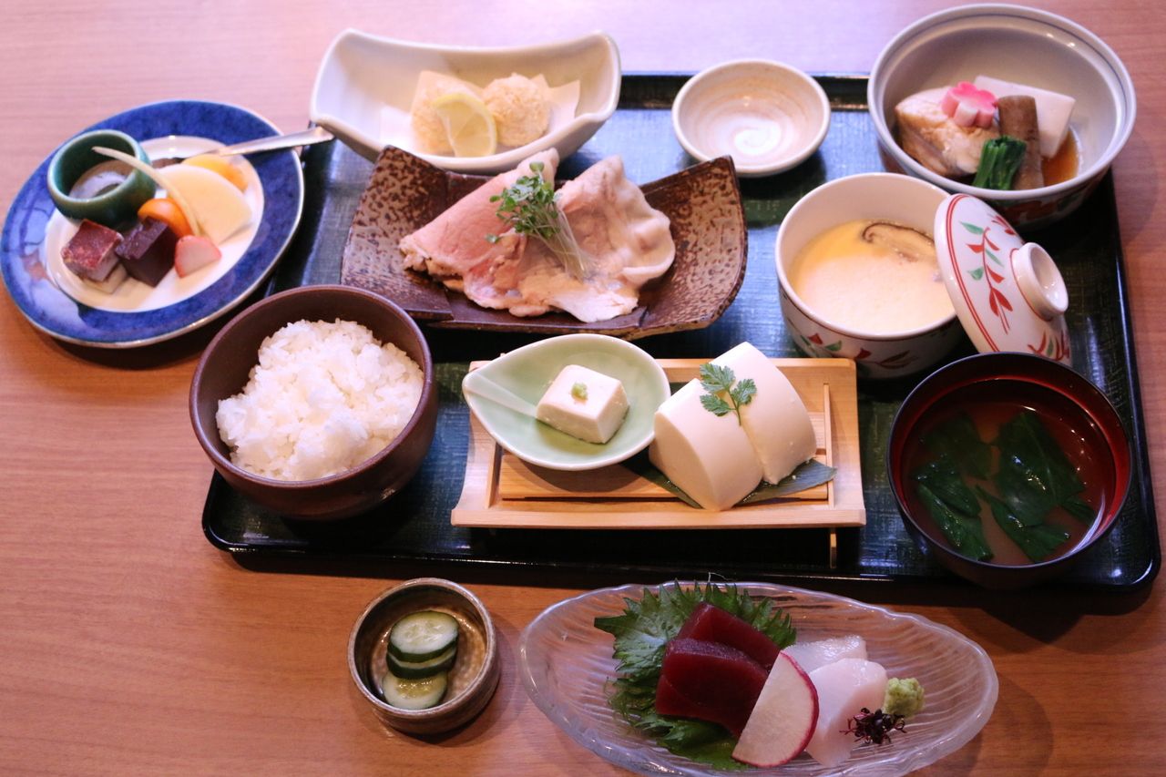 ランチ限定　季節の会席膳3000