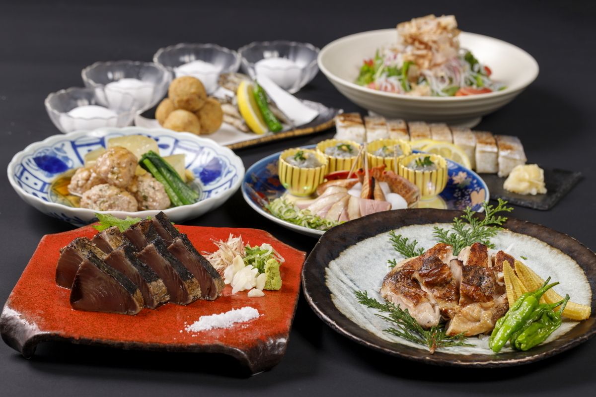 3月～5月【土佐の地酒飲み放題】名物かつをの藁焼き塩たたき×鮮魚の藁焼き　全13品【龍馬コース】