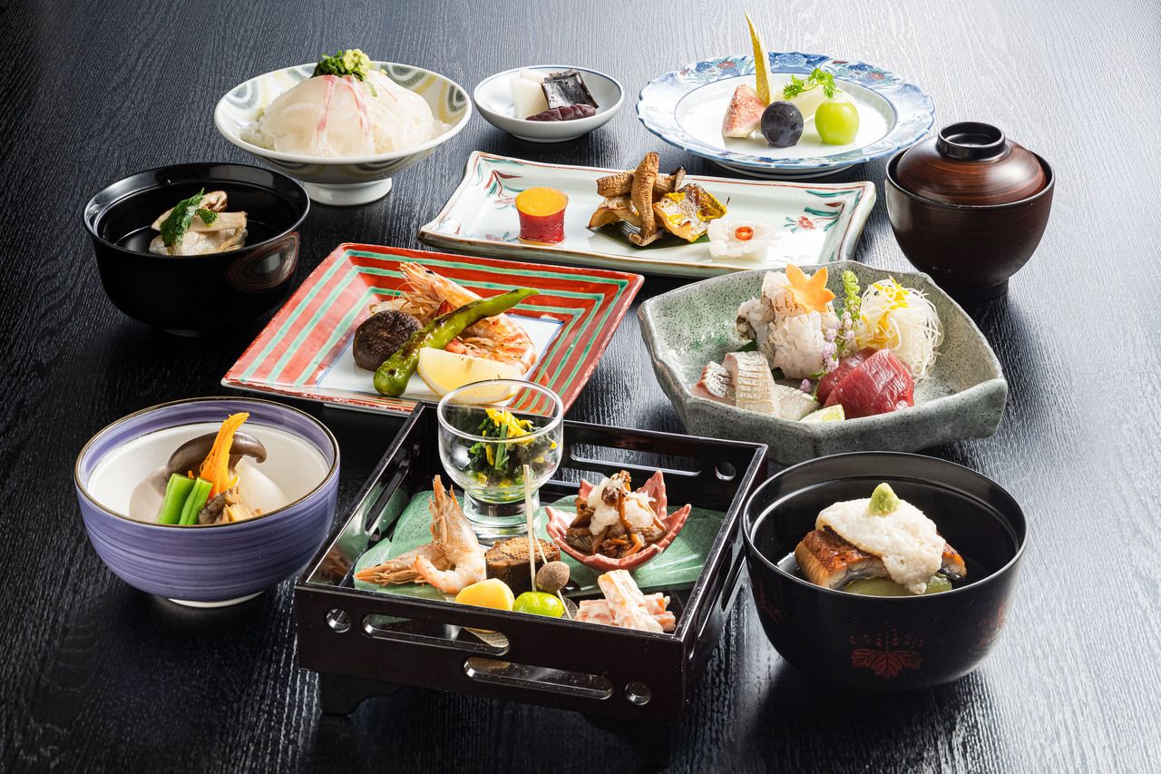 【料理長のおすすめ会席】 厳選食材を使用した前菜、お刺身、焼物など