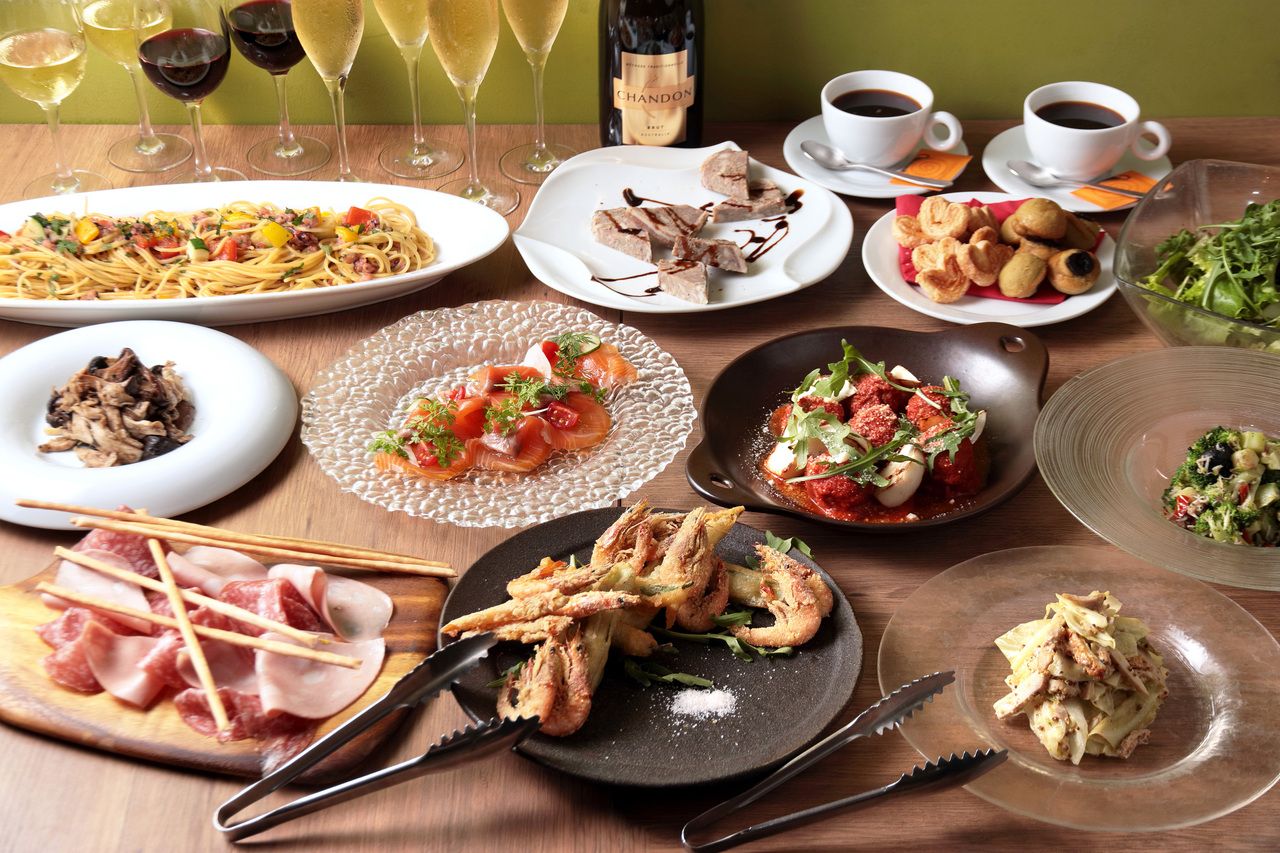 PLAN A [Free drink for 90 minutes] A casual plan at Blue Napoli with appetizers, pizza, pasta and desserts